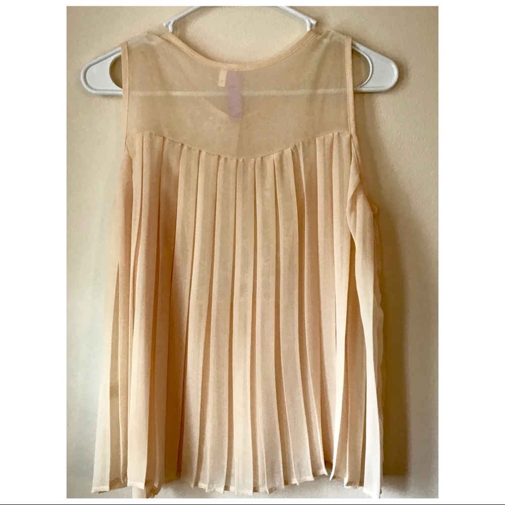 *SOLD* Francesca’s Blouse - Picture 2 of 2